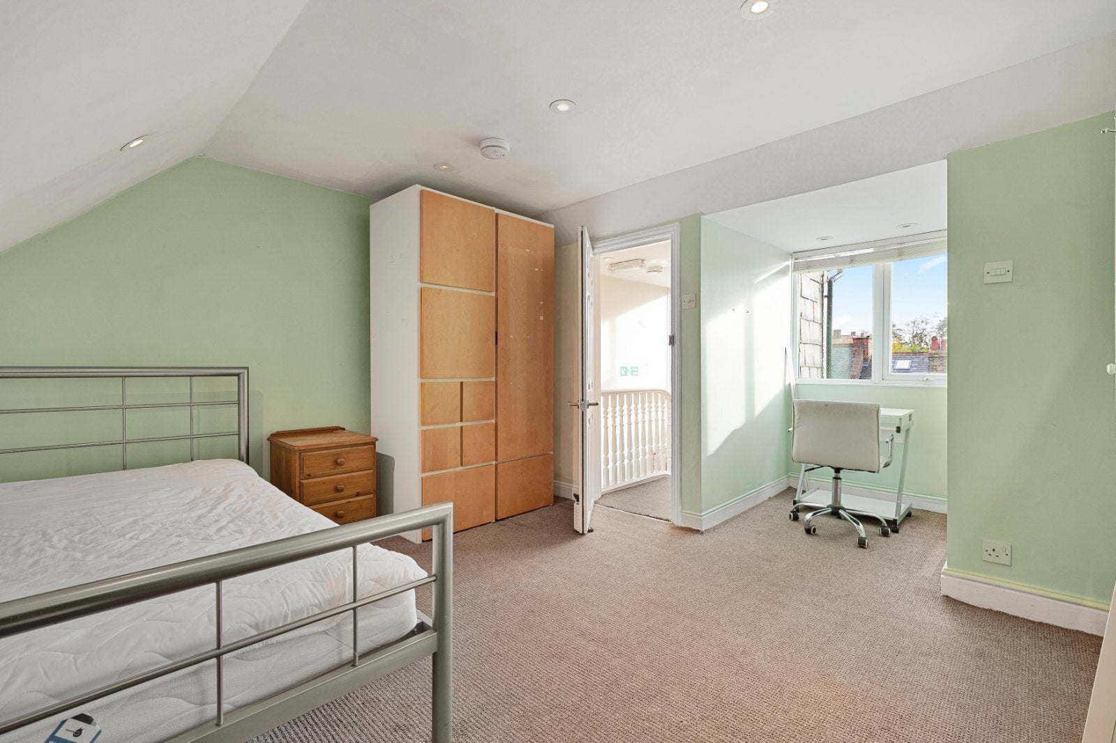 House Barcombe Avenue in Greater London