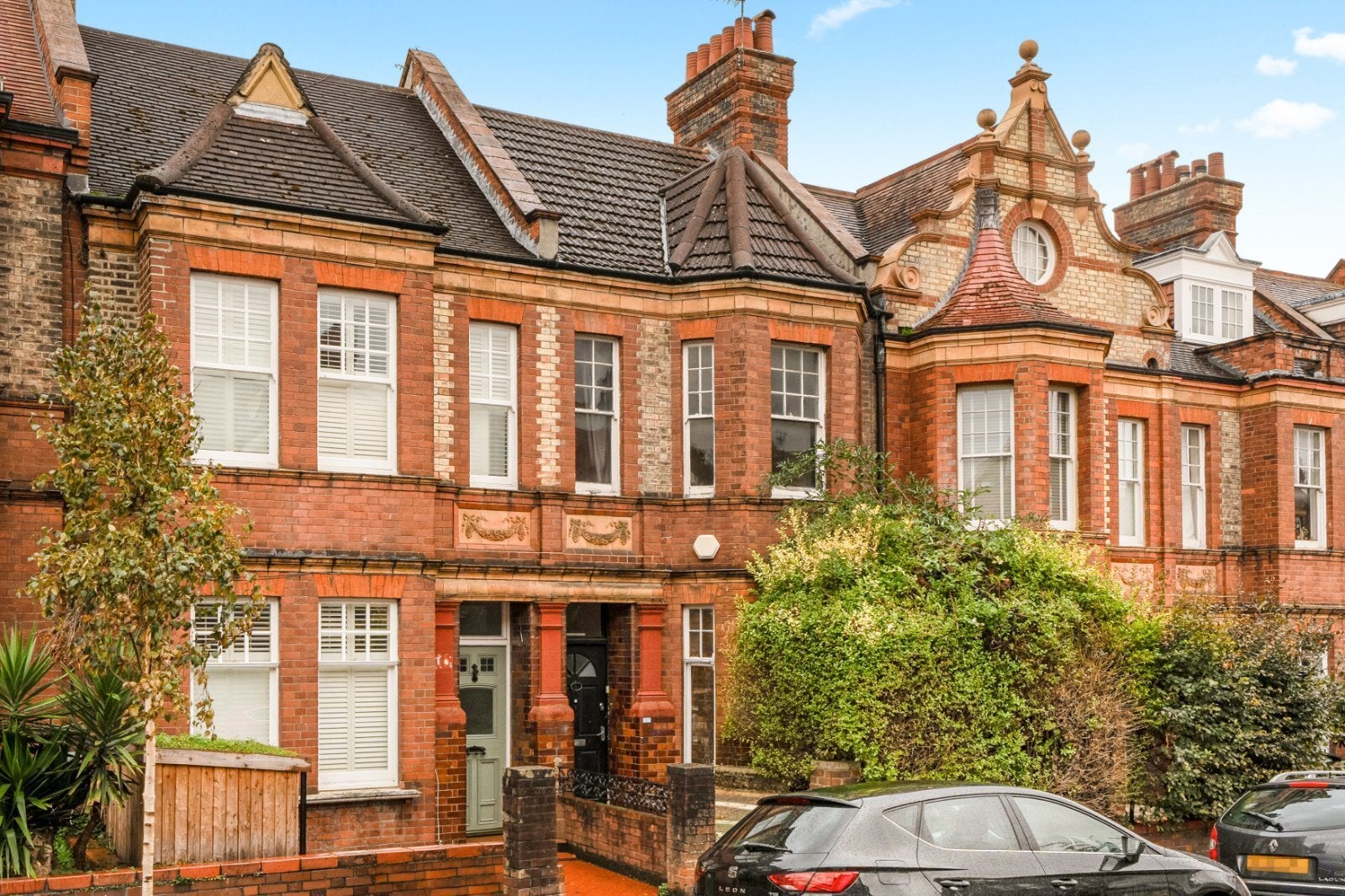 House Barcombe Avenue in Greater London
