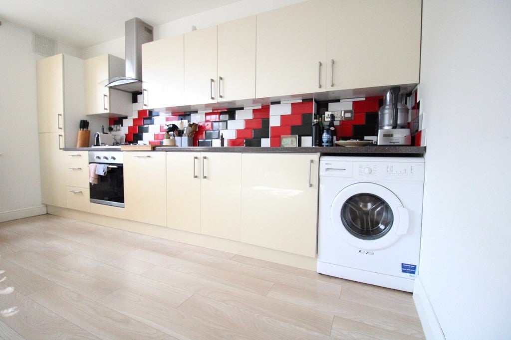 Flat Parkhurst Road in Greater London