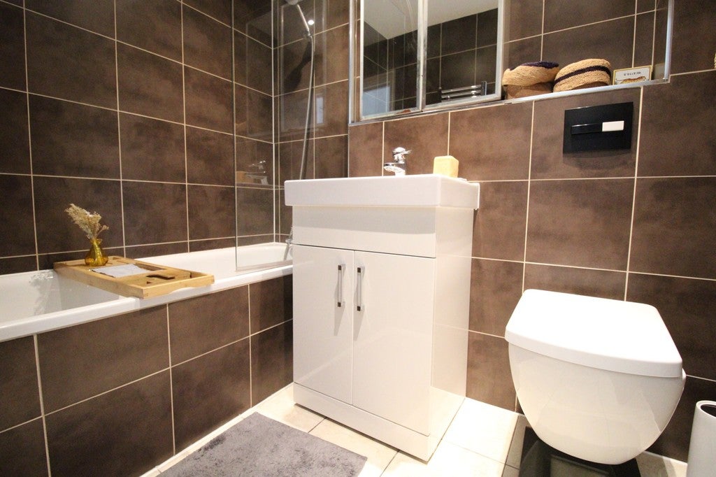 Flat Parkhurst Road in Greater London