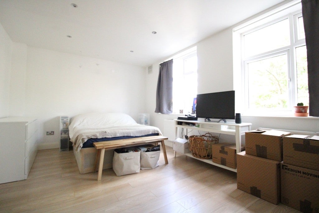 Flat Parkhurst Road in Greater London