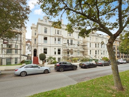 Flat Castle Hill Avenue in Folkestone and Hythe District