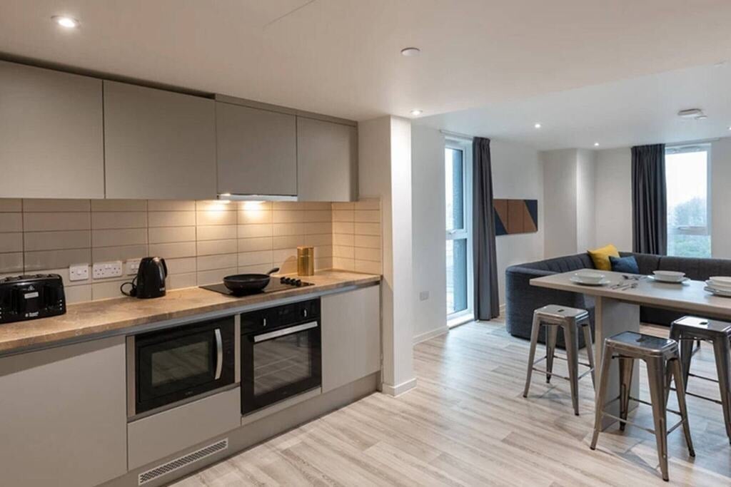 Room Victoria Road in Greater London