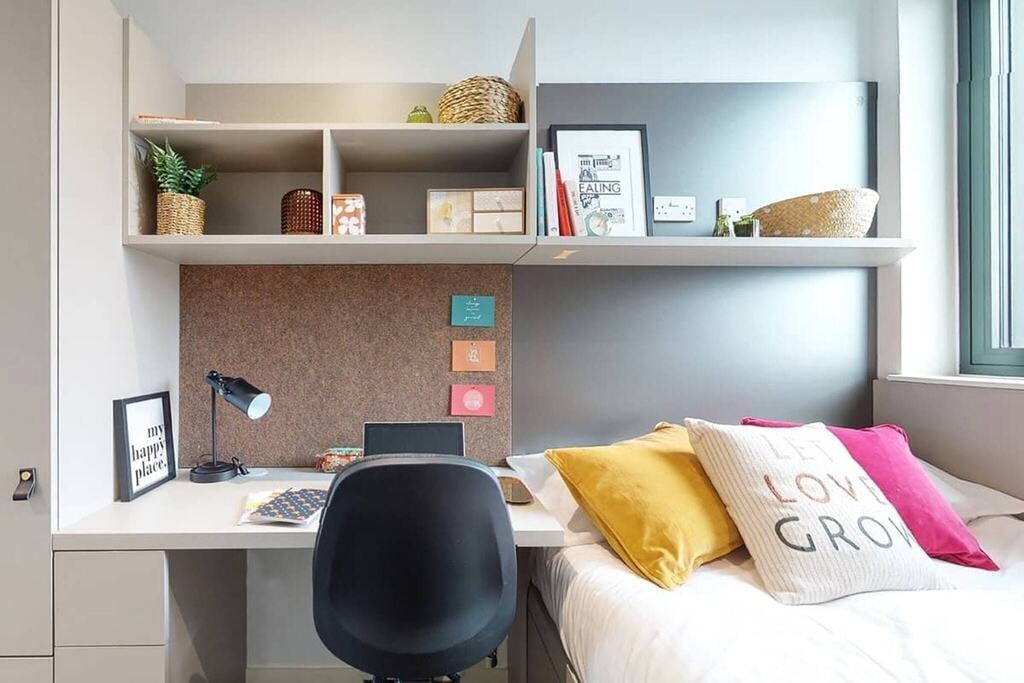 Room Victoria Road in Greater London