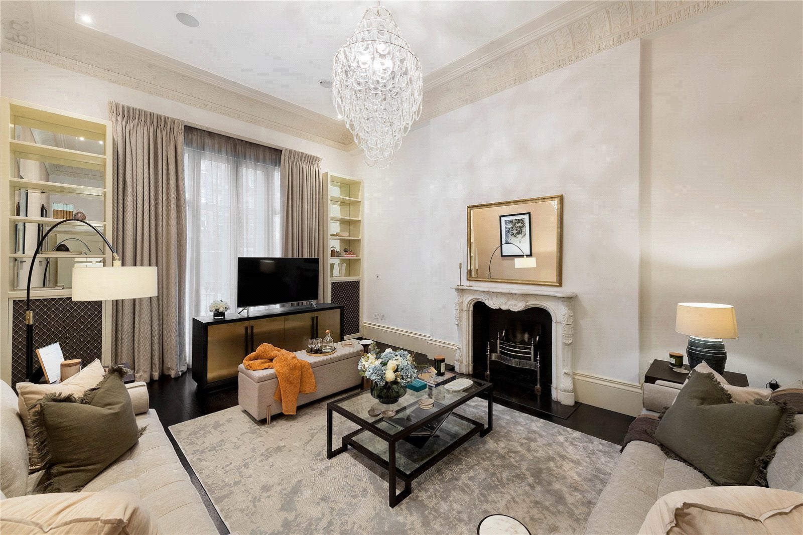 Flat Eaton Place in London
