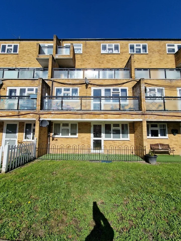 Flat Bredhurst Close in Greater London