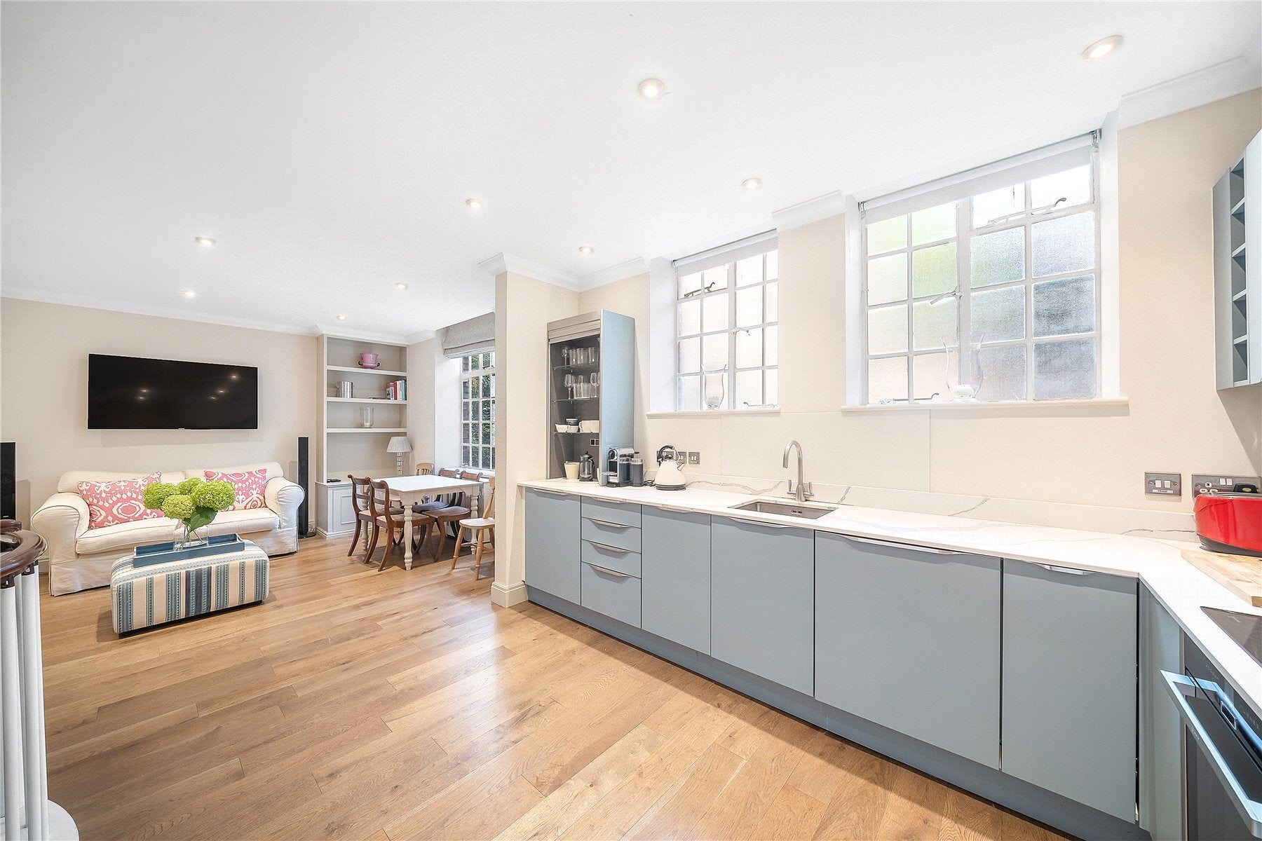 Flat Chelsea Manor Street in Greater London