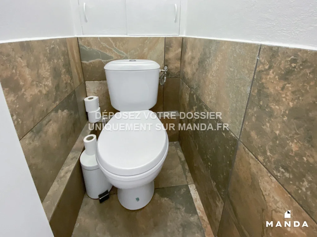 Room Rue de la Justice Turquoise in Cergy