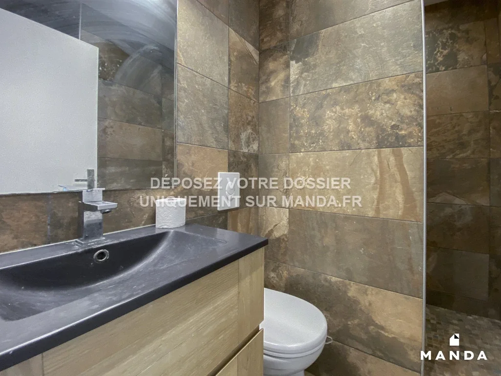 Room Rue de la Justice Turquoise in Cergy