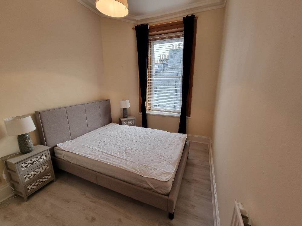 Flat Rosemount Place in Aberdeen