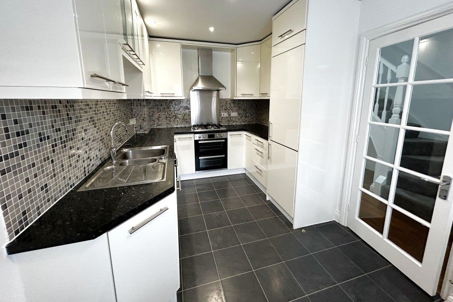 House Primrose Road in Elmbridge