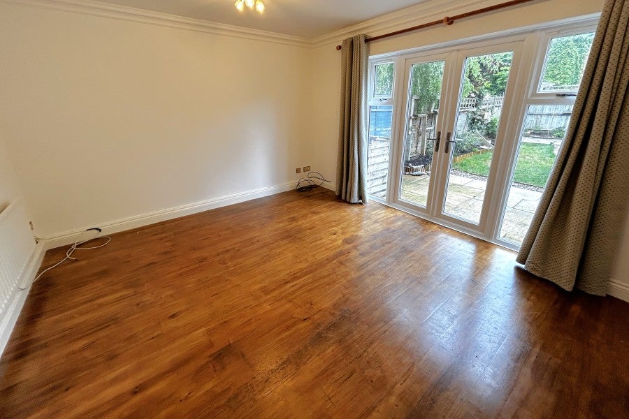 House Primrose Road in Elmbridge