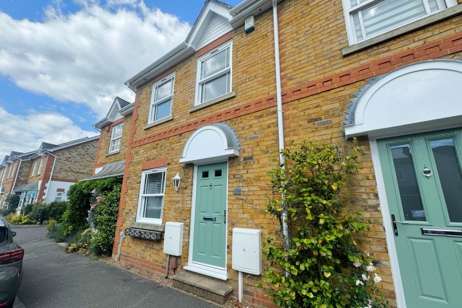 House Primrose Road in Elmbridge