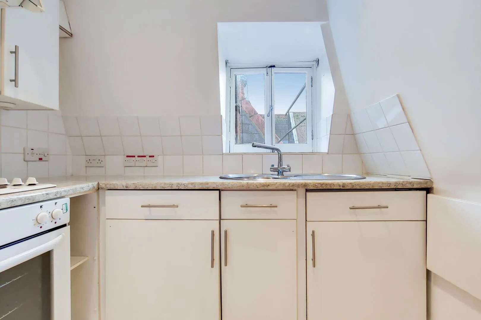 Flat Monmouth Street in Greater London