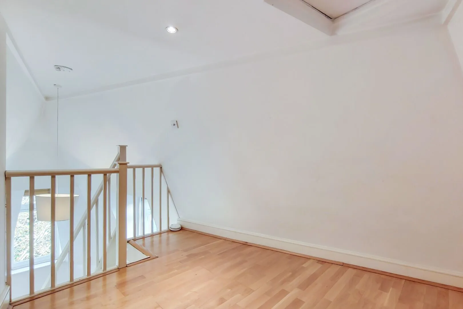Flat Monmouth Street in Greater London