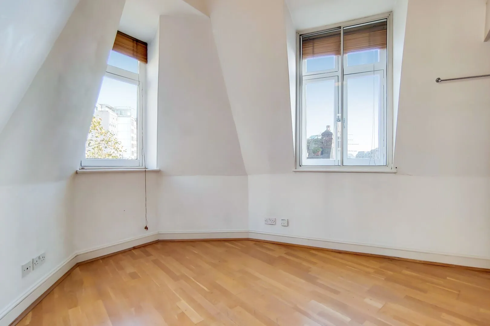 Flat Monmouth Street in Greater London