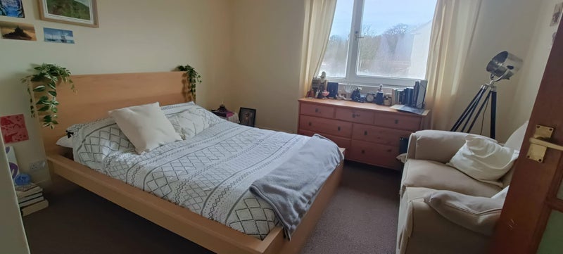 Flat Ochiltree Gardens in City of Edinburgh