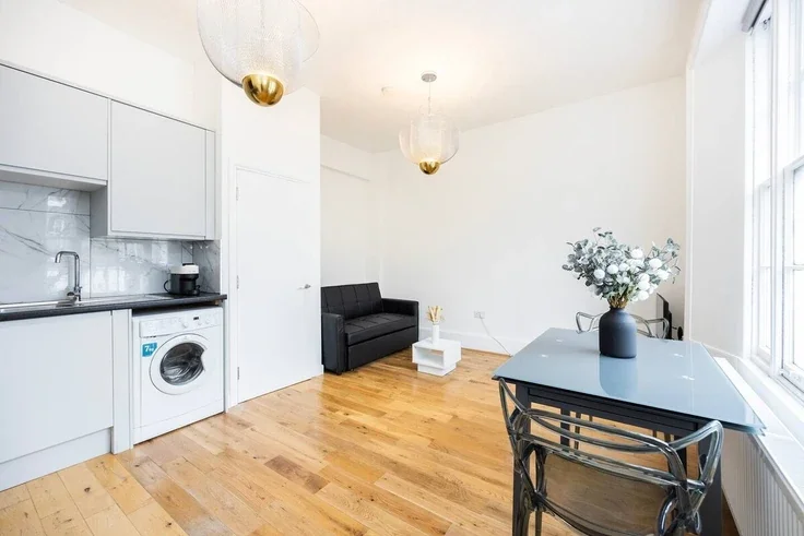 Flat Offord Road in Greater London