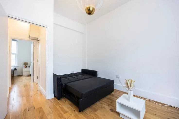 Flat Offord Road in Greater London
