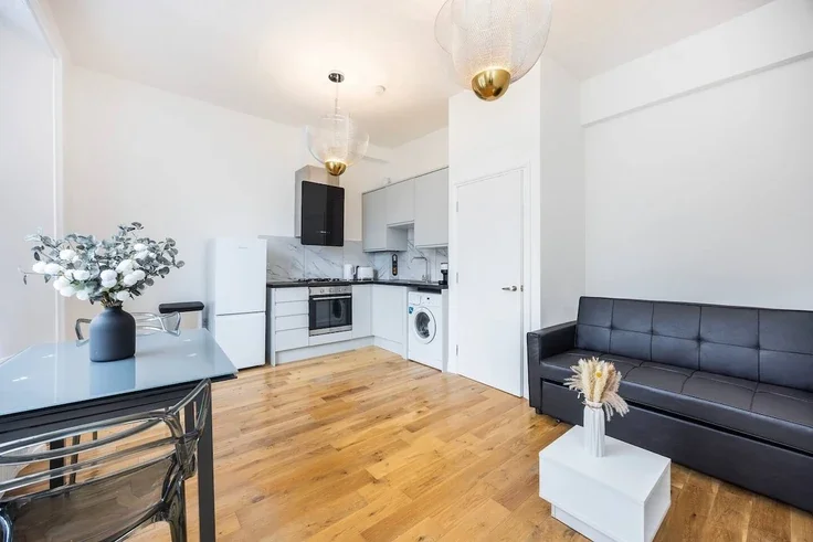 Flat Offord Road in Greater London