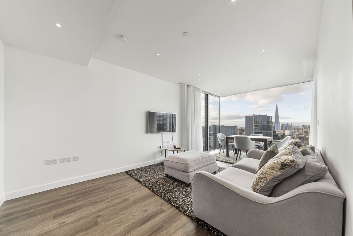 Flat Alie Street in Greater London