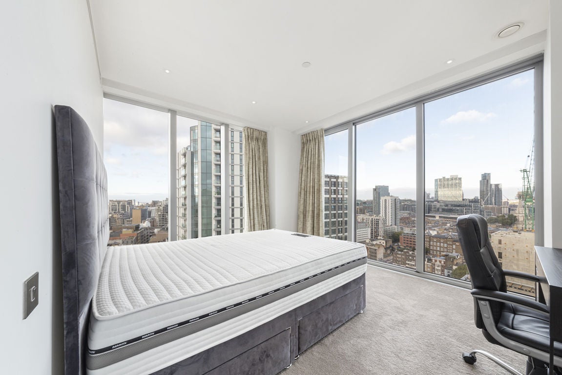 Flat Alie Street in Greater London