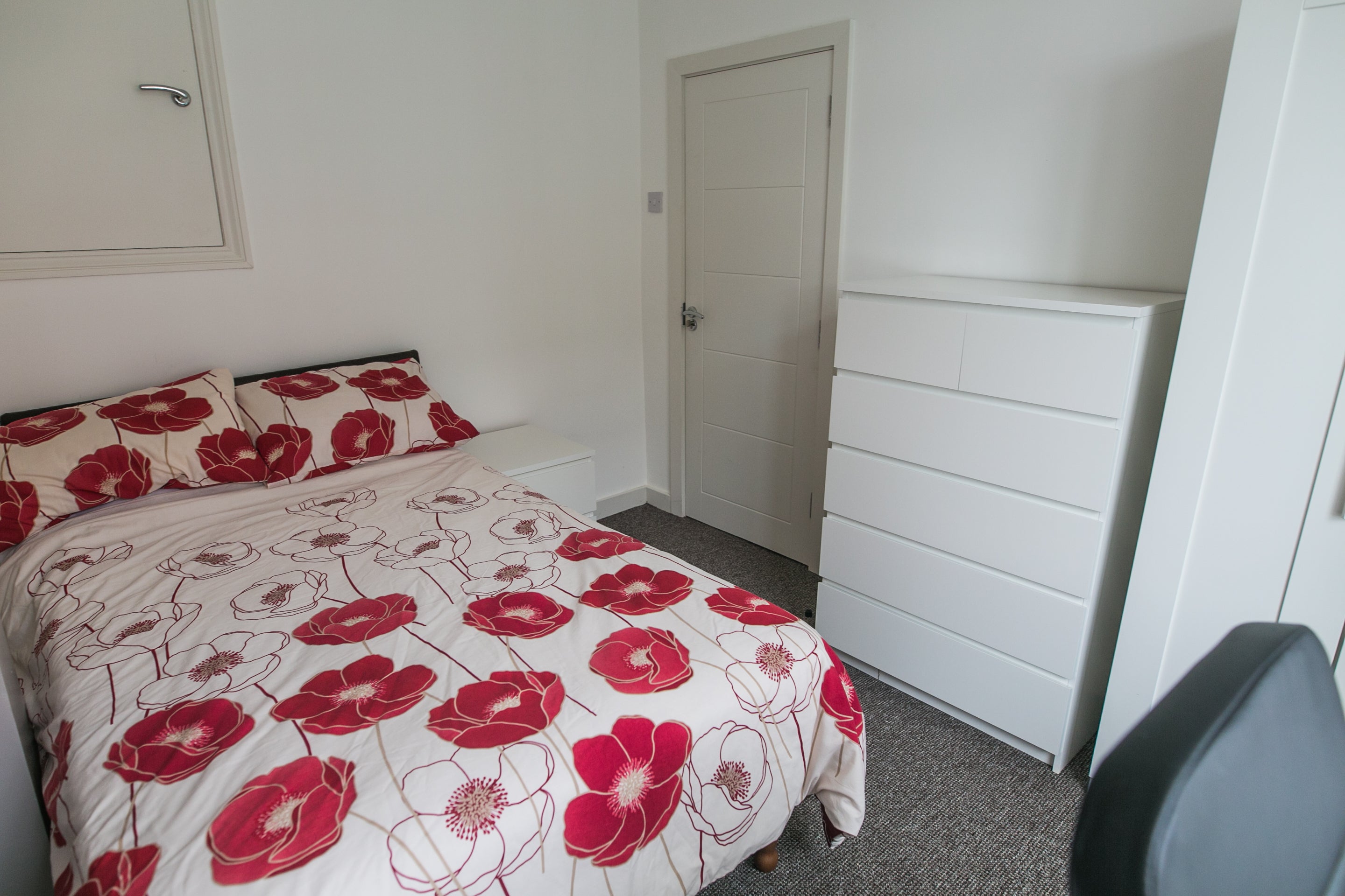 Flat Mostyn Road in Birmingham