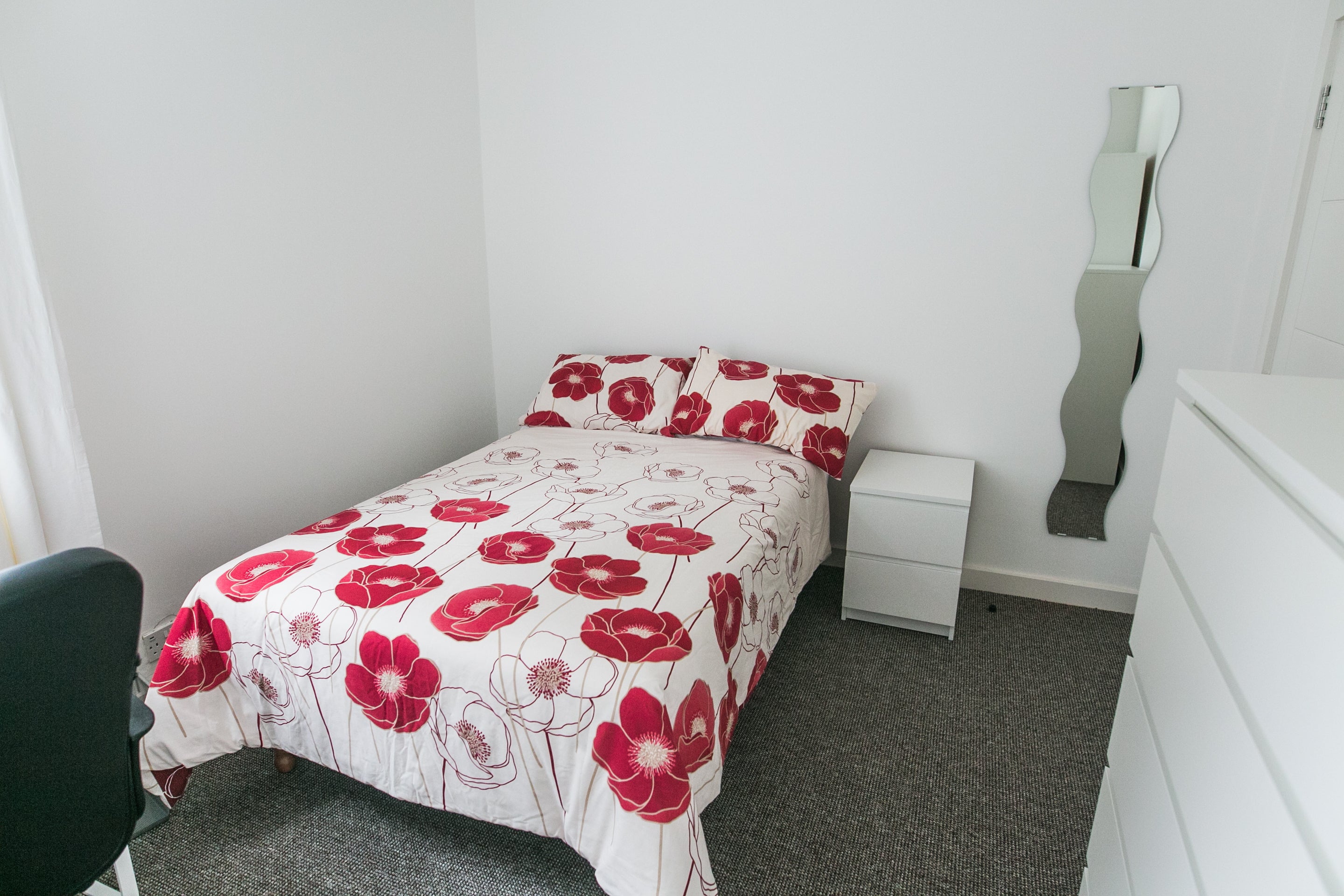 Flat Mostyn Road in Birmingham