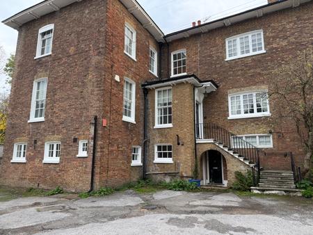 Flat Bunkers Hill in Greater London