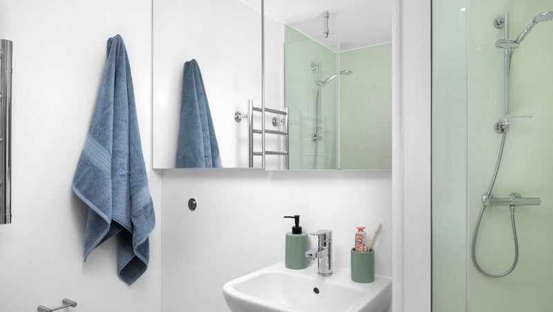 Room Gunwhale Close in Greater London