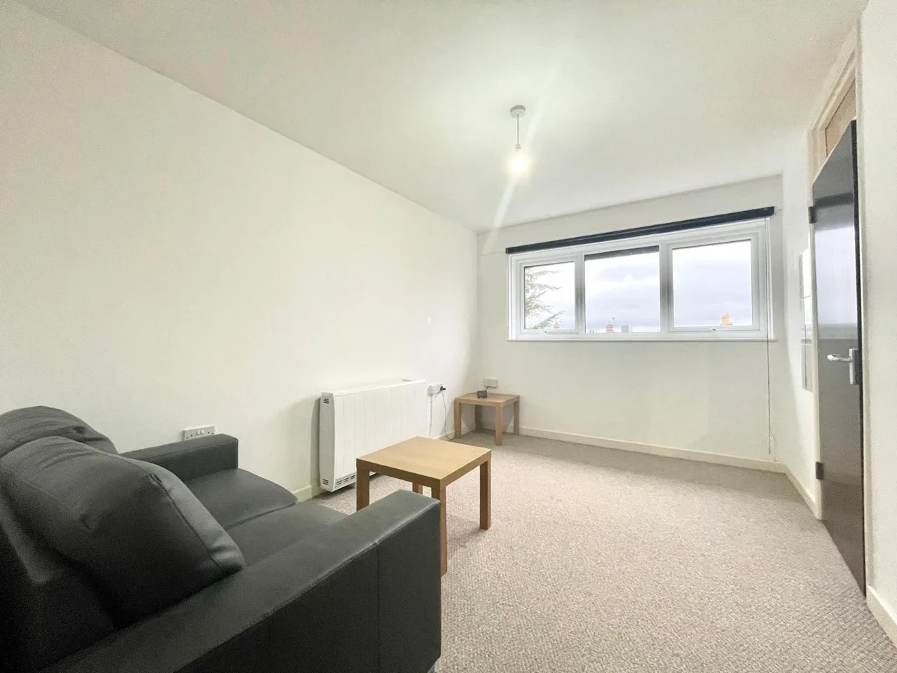 Flat Summerhill Road in Bristol