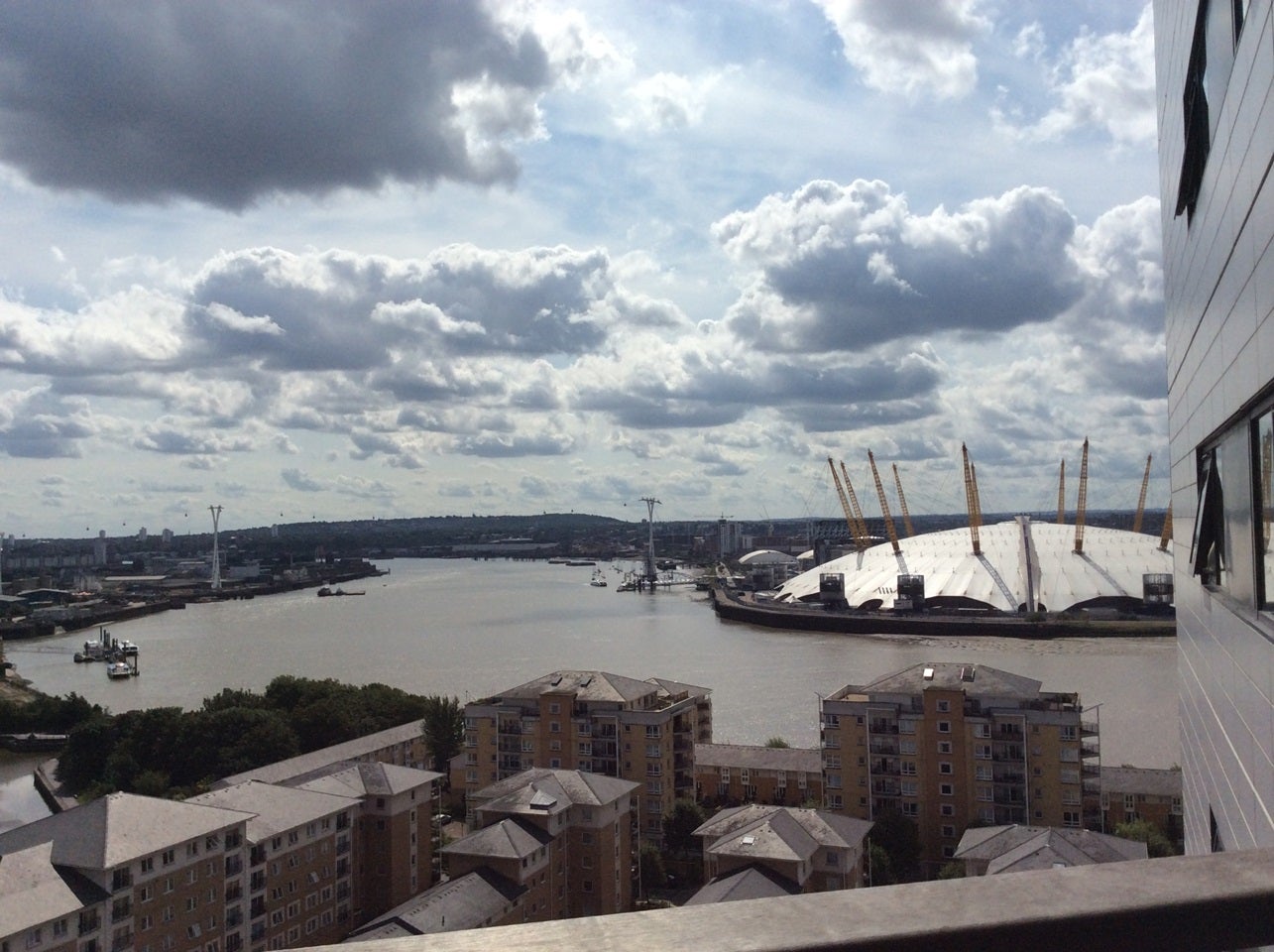 Flat Blackwall Way in Greater London
