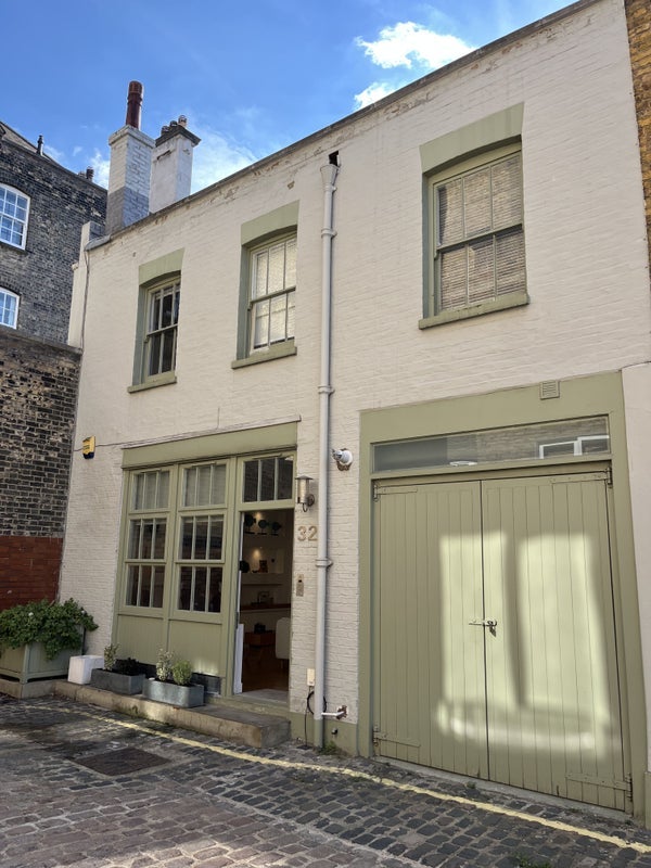 House Weymouth Mews in City of Westminster