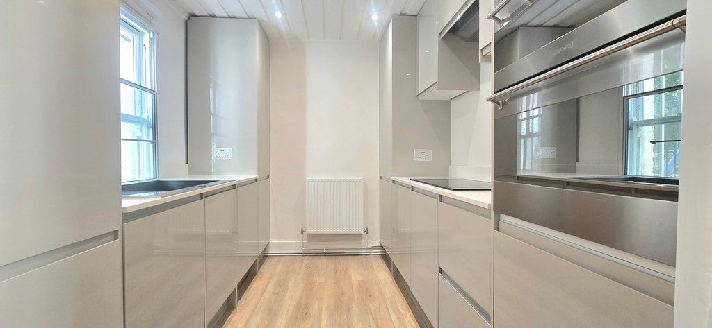 Flat Battersea High Street in Greater London