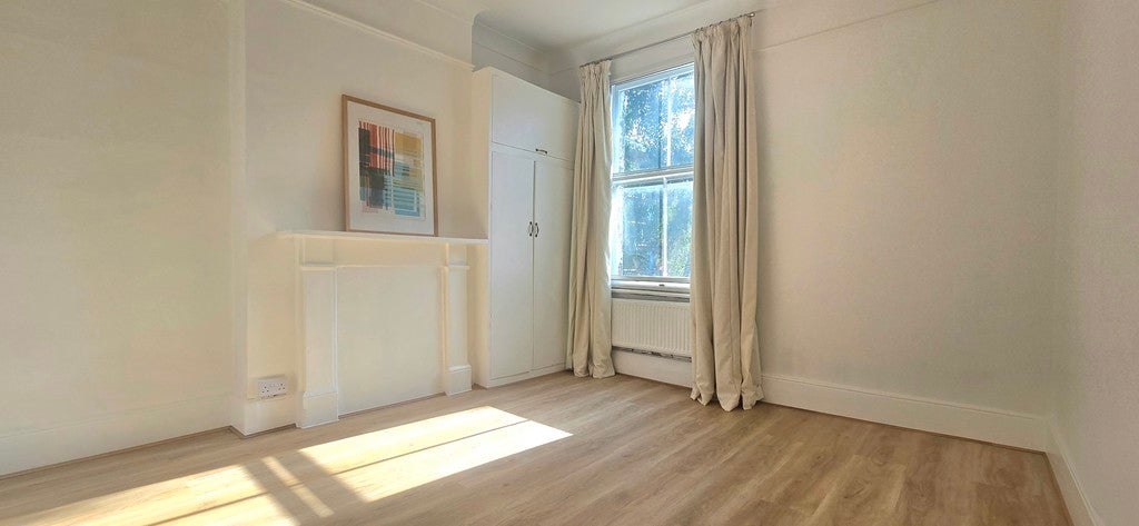 Flat Battersea High Street in Greater London