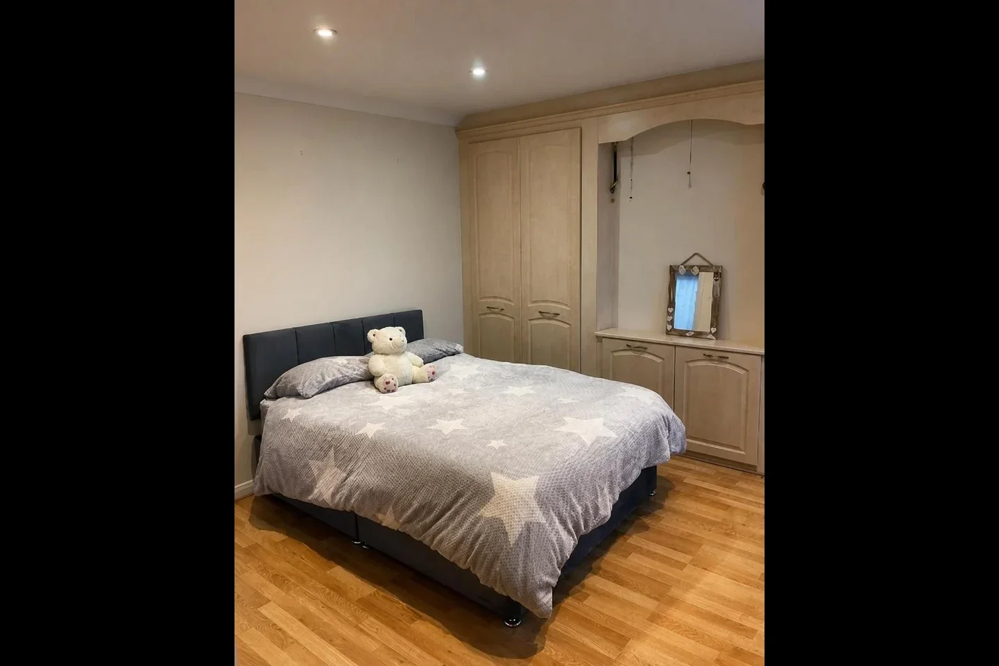 Room Lynmouth Avenue in Greater London