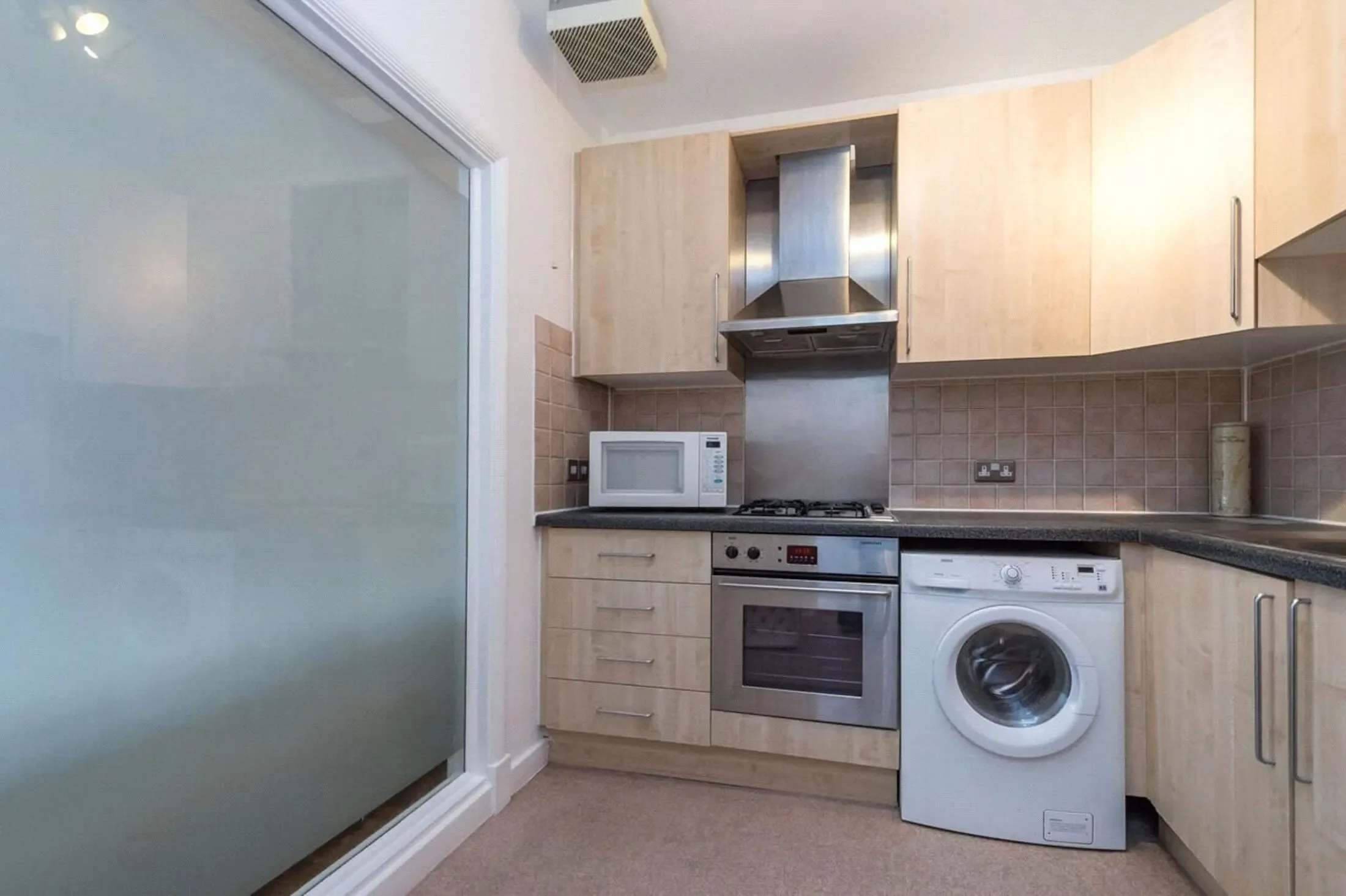 Flat Boss Street in Greater London