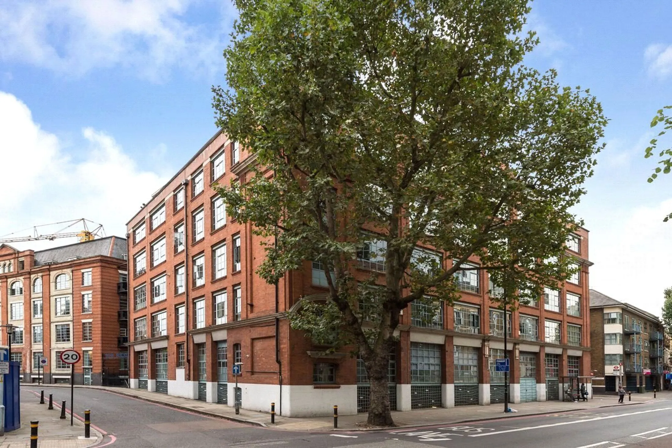 Flat Boss Street in Greater London