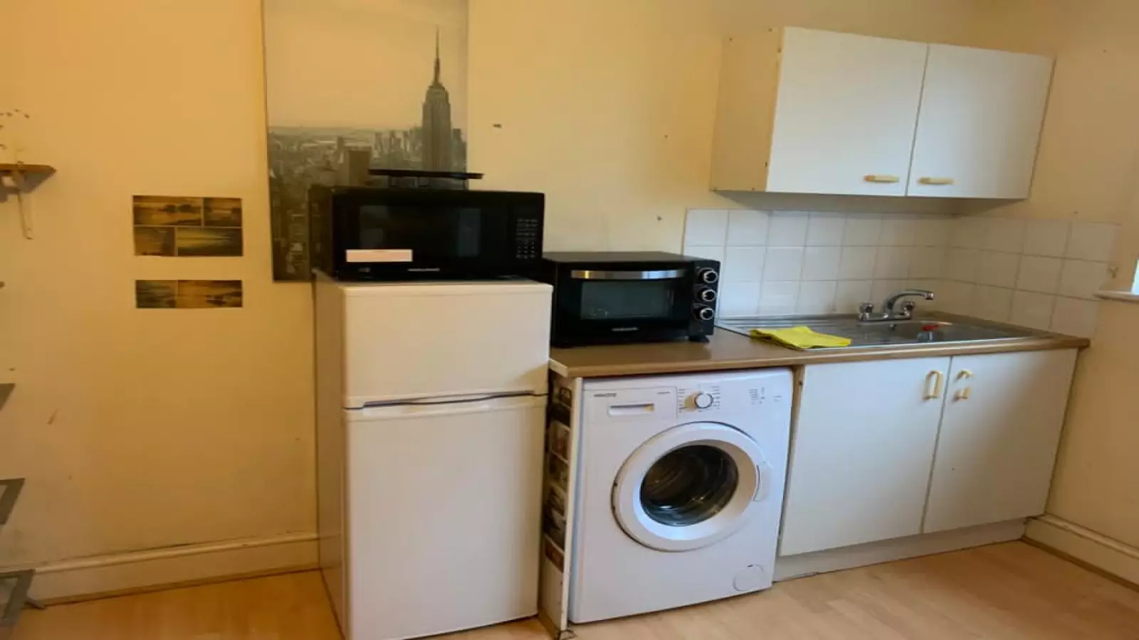 Flat Greenfield Gardens in Greater London