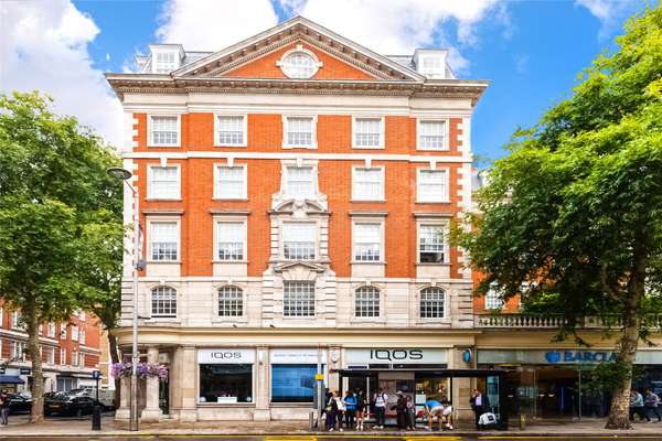 Flat Kensington High Street in Greater London