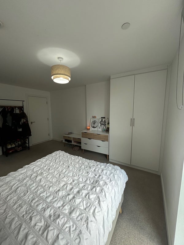 Room Trafford Road in Salford