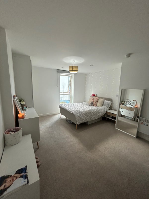 Room Trafford Road in Salford