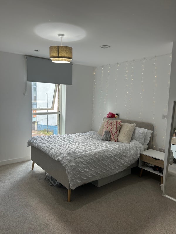 Room Trafford Road in Salford