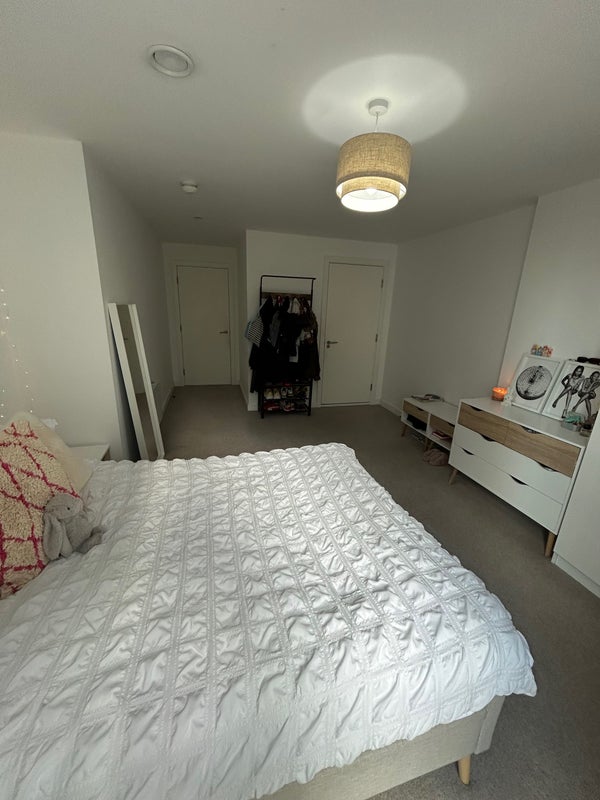 Room Trafford Road in Salford