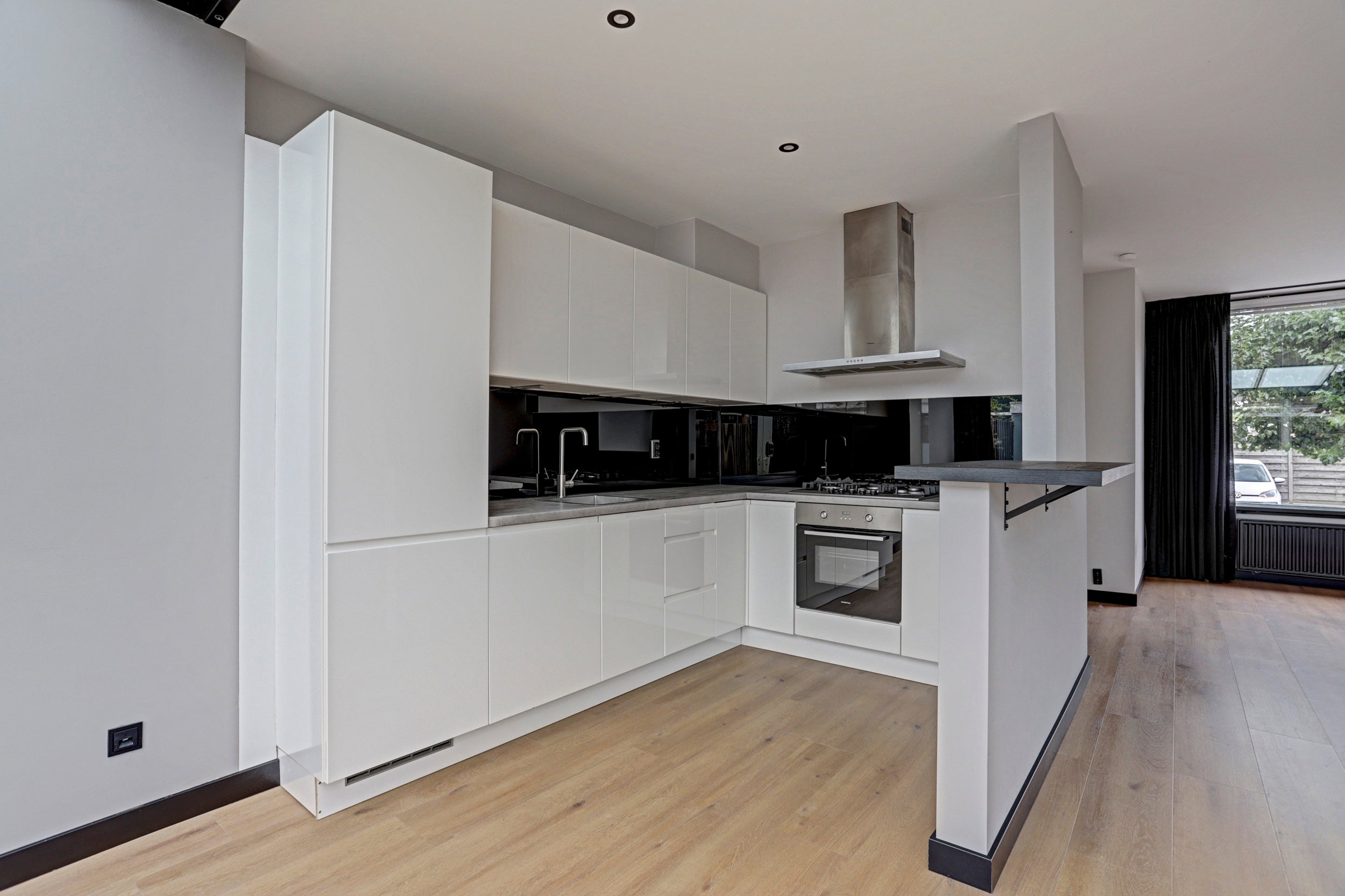 Tussenwoning te koop: Schultz van Haegenstraat 26, Hendrik-Ido-Ambacht