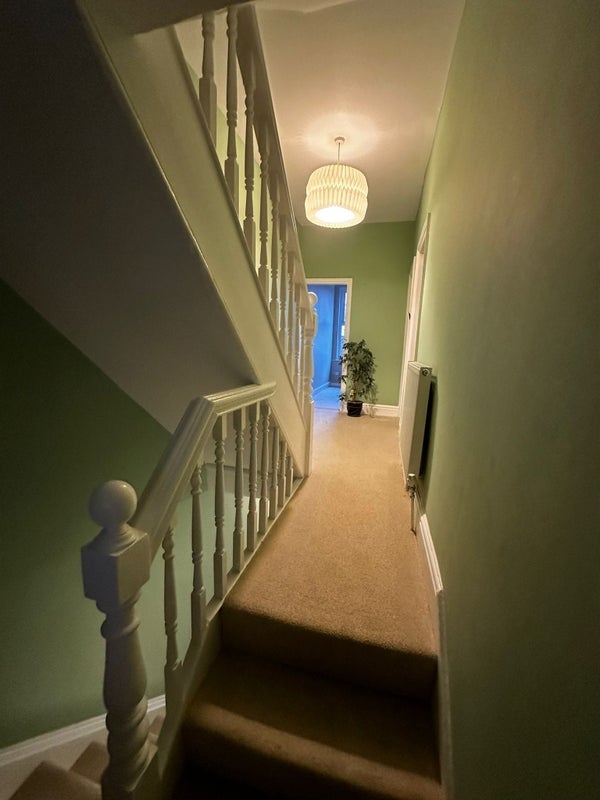Room Cross Grange Avenue in Leeds