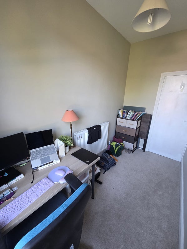 Room Cross Grange Avenue in Leeds