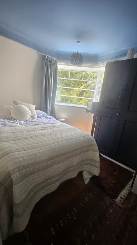 Room Park Road in Greater London
