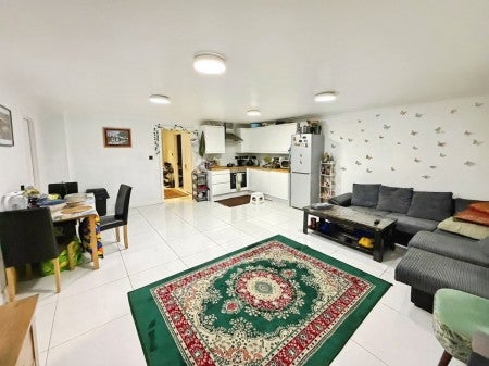 Flat Lampton Road in Greater London