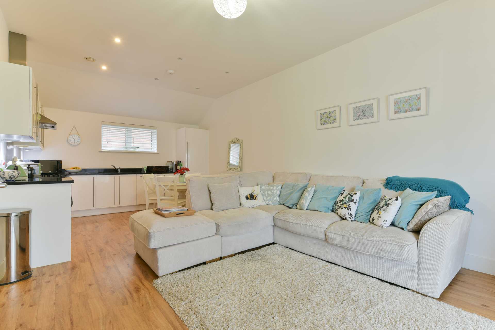 Flat Parkview Way in Epsom and Ewell
